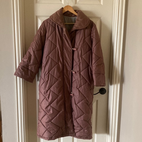Vintage Duster Quilted Coat Long Down Jacket Toggle Mob Boss Mauve Size 8 1980s - Picture 1 of 9
